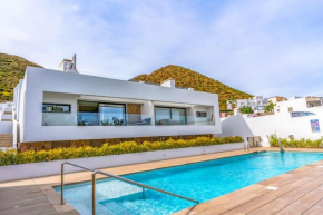 Chalet Genoveses, 3 Hab, garaje, piscina, solárium y WiFi